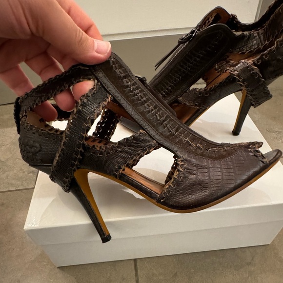 Givenchy Croc Embossed Brown Heels Western Style - Picture 4 of 10